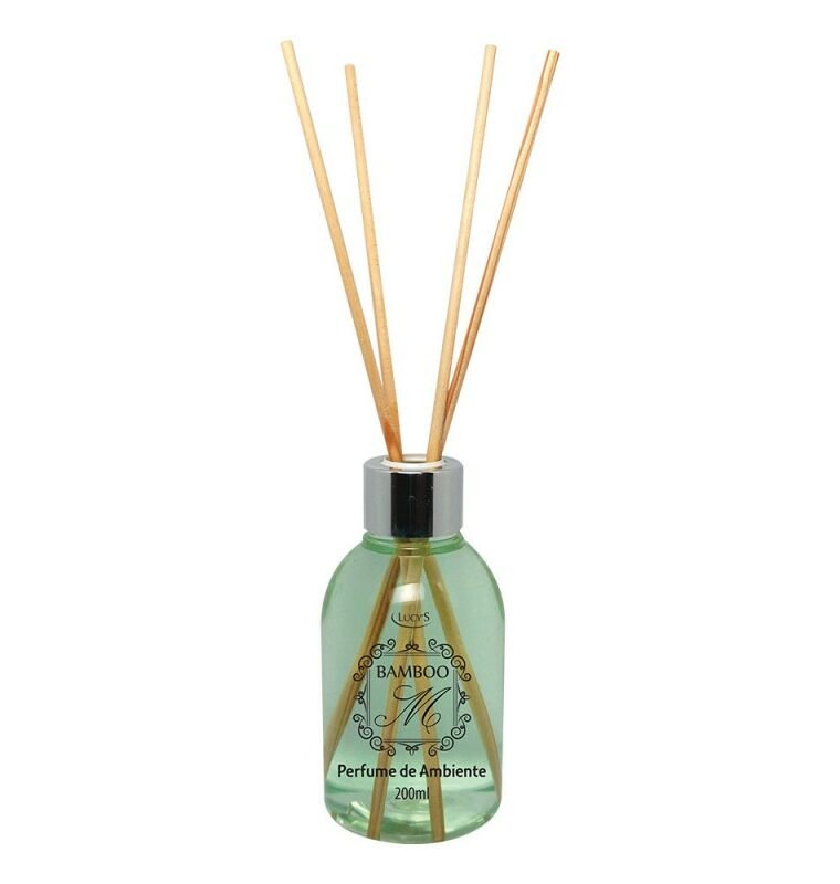 Perfume de Ambiente Bamboo M 200ml. Com aroma equilibrado de folhas verdes com toque cítrico do bambu, tornam o perfume alegre e intenso.